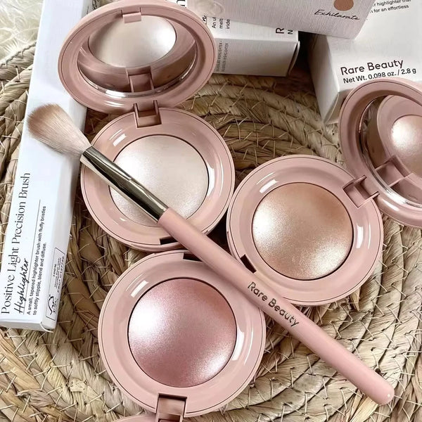 Silky Glass Glow Compact Highlighter